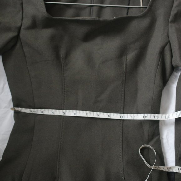 NWT TOPSTITCHED KHAKI SLIT TOP. - Picture 9 of 10